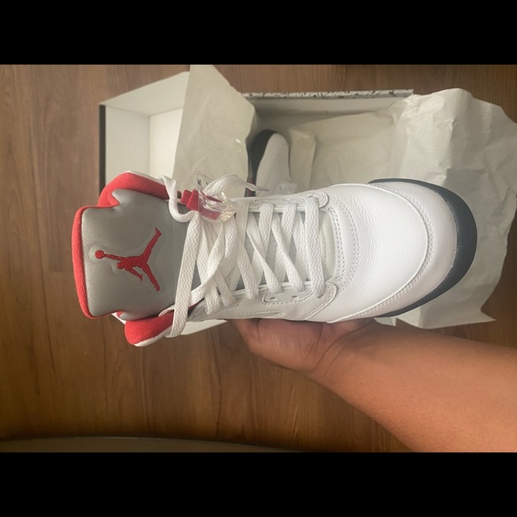 Jordan 5s 6.5 - Picture 1 of 6